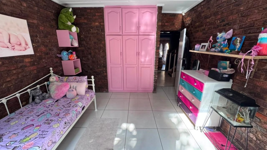 5 Bedroom Property for Sale in Royldene Northern Cape